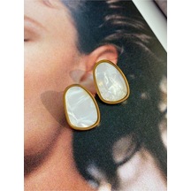 Sedefli Oval Çelik Kararmaz Altın Kaplama Küpe Çifti Sarı