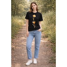Herkesemoda Sarı Çiçek Baskı Detaylı Basic T-shirt Siyah
