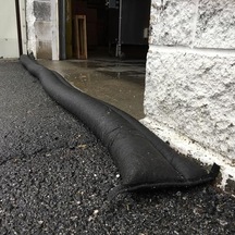 Dam Grab & Go Flood Kit 5-5 Ft Flood Bariyerleri Ve Kovada 10-2 Ft Flood Torba, Qdgg10-5, 0 Voltsv