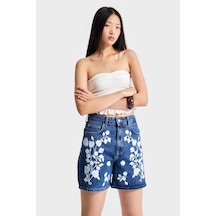 Itsbasic Kadın Mavi Renk 1s5-5 Beyaz Çiçek Nakışlı Midi Boy %100 Koton Tasarım Denim Şort