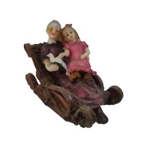 Sandalyede Kitap Okuyan Nine Ve Torun Biblo 12 10 Cm