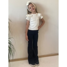 Özge Başaran Esnek Fitilli Siyah İspanyol Paça Tayt Ve Krem Kısa Kollu Omuzu Fırfırlı Bluz + Siyah