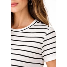 Çizgili Yazlık Triko T-shirt Bisiklet Yaka Rahat Kalıp Tişört - B Beyaz