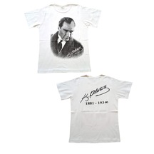 Çocuk Sırtı Imzalı Beyaz Atatürk Tişörtü Sırtı Imzalı Tişört