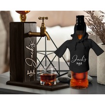 Bk Gift Kişiye Özel Kabartma İsimli Musluklu Doğal Ahşap İçki Standı Ve Siyah İçki Şişesi Tişörtü Hediye Seti, Home Bar, Viski Çeşmesi, Ahşap İçecek Ç