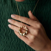 By Golden House Dome Burgu Kolye