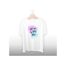 We Rise By Lifting Others Detaylı Unisex Tişört Beyaz