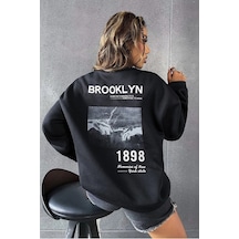 Unisex Bebe Mavisi Brooklyn 1898 Baskılı Bisiklet Yaka Oversize Sweatshirt Siyah