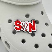 Crocs Terlik Süsü Ve Aksesuarı , Çanta Süsü Jibbitz 3d Sun Yazılı 06 Görsel Logo Aksesuar Kırmızı-beyaz-siyah