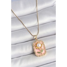 316l Çelik Gold Renk Zincir Pembe Mineli İncli Papatya Model Portre Model Kadın Kolye Diğer