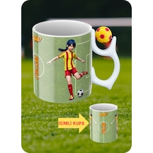 Sarı Kırmızı Futbol Toplu Sarı Kırmızı Forma Kadın Futbolcu Taraftar İsimli Baskılı Kupa Bardak Beyaz