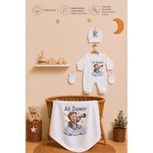 Pia Baby Erkek Bebek Hastane Çıkışı Seti 4 Parça %100 Pamuk İsimli Organik Baskılı Battaniyeli Tulum Seti 1007bt3x Krem