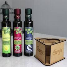 İzorya Stantlı Kekikli Zeytinyağı 250 G +  Limonlu Zeytinyağı 250 ML + Biberiyeli Zeytinyağı 250 ML