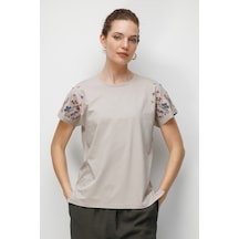Kadın Sıfır Yaka Nakış İşlemeli Düşük Kollu Penye T-shirt Bej Bej