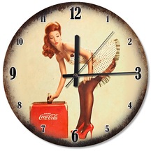 Güzel Kızın Coca Cola Zamanı Akarlı Duvar Saati (181515800)