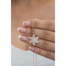 925 Ayar Gümüş 6 Yapraklı Pembe Taşlı Çiçek Kolye Rose Gold