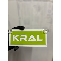 Yeşil Renk Üzeri Beyaz Renk Kral Yazılı Vantuzlu Cam Süsü