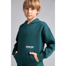 Defacto Regular Fit Kapüşonlu Baskılı Kanguru Cepli Kalın Kumaş Sweatshirt Erkek Çocuk H9682a826wngn1040 Yeşil-gn1040