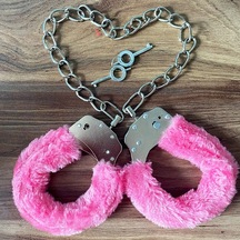 Hediye Tozu Peluş Fantazi Metal Kelepçe Pembe