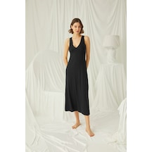 Monamise Kadın Yakası ve Sırtı Dekolteli Brode Dantelli Yırtmaçlı Gecelik Beyaz