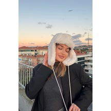 Mollycrush Kadın Ekru Suni Peluş Tüylü Elit Ponponlu Şapka Bere Ekru