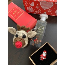 Geyik Figürlü %100 El Yapımı Hediyelik Amigurumi Anahtarlık Zarif Broş Kadın Parfümü Yılbaşı Paketi Noel Baba2