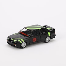 1:24 Ölçek Sesli Işıklı 4 Kapısı Kaput Ve Bagajı Açılan Stantlı Model Araç E30 Siyah