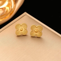 Altın Dört Yapraklı Yonca Titanyum Çelik Küpe Yaz Niş Tasarım Yüksek Dereceli Küpe Duygusu Mizaç Bayanlar Küpe