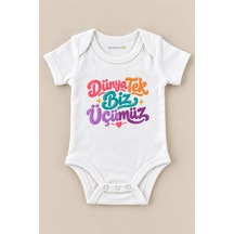 Babylimon Dünya Tek Biz Üçümüz Beyaz Kısa Kollu Çıtçıtlı Bebek Zıbını Beyaz - 930083833 Beyaz
