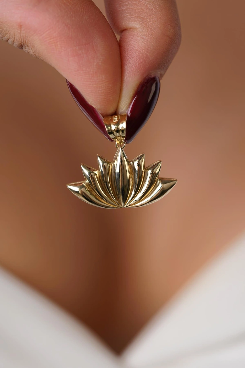 14 Ayar Altın Büyük Lotus Çiçeği Kolye Ucu Sarı Altın