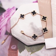 Novahub Siyah Moda Titanyum Çelik Dört Yapraklı Yonca Bileklik Basit High-end Beş Kabuk Solmaz Dört Yapraklı Yonca Bileklik Siyah Siyah
