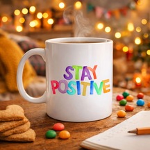 Stay Positive Baskılı Porselen Kupa Model 158 Renkli Motivasyon Yazılı Kahve Kupası Pozitif Mesa