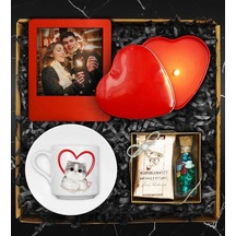 Sevgililer Gününe Özel Tasarım Fincan & Kişiye Özel Fotoğraf Çerçevesi & Kalp Mum & Kahve & Çikolata Seti