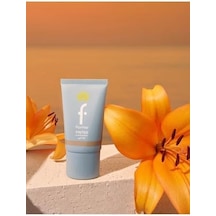 Sun Lovers Nemlendirici Etkili & Doğal Bitişli Renkli Güneş Koruyucu Spf50-006 Beıge