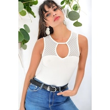 WeShaya Kadın Beyaz Günlük Stil Dantel Detaylı Sıfır Kol Body Fit Bluz Beyaz