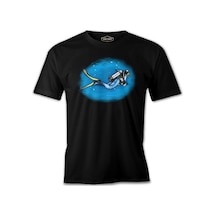 A Scuba Diver With His Oxygen Tube Siyah Erkek Tshirt 001
