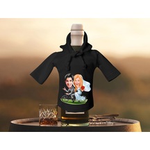 Bk Gift Kişiye Özel Sevgililer Karikatürlü Mini Siyah İçki Şişesi Tişörtü , Ev Bar Dekoru, Viski, Şarap, Votka, Rakı Şişesi Tişörtü, Ev Barı-3