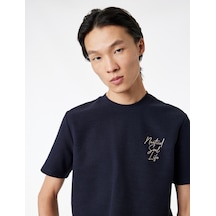 Koton Regular Fit Kısa Kollu Nakışlı Tok Kumaş Bisiklet Yaka Tişört Lacivert 6sam10362mk