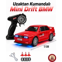 Uzaktan Kumandalı Mini Drift Bmw Evo30 Model Araba Dahili Şarjlı Işıklı 4x4 Taşıma Kumandalı Hız Hassasiyetli Ve Kademeli ,kuka Ve Drift Tekerleri Hediye 1:43 Ölçek Kırmızı
