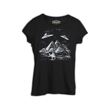 Egyptian Pyramids And Aliens Siyah Kadın Tshirt 001