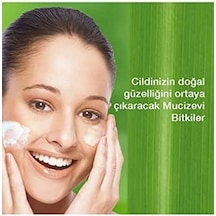 Aydınlatıcı Yüz Temizleyici 150 Ml Meyan Kökü, Safran, Salatalık, Nar Parabensiz, Sabun İçermez Tüm Ciltler
