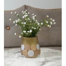 Vazoda Beyaz Yapay Çiçek Dekoratif Altın Puanlı Poliresin Vazo Dahil  9 x 9 x 15 CM