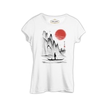 Man On The Boat İn Japanese Landscape Beyaz Kadın Tshirt 001