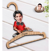 Kişiye Özel Erkek Dj Karikatürlü Ahşap Elbise Askısı-1