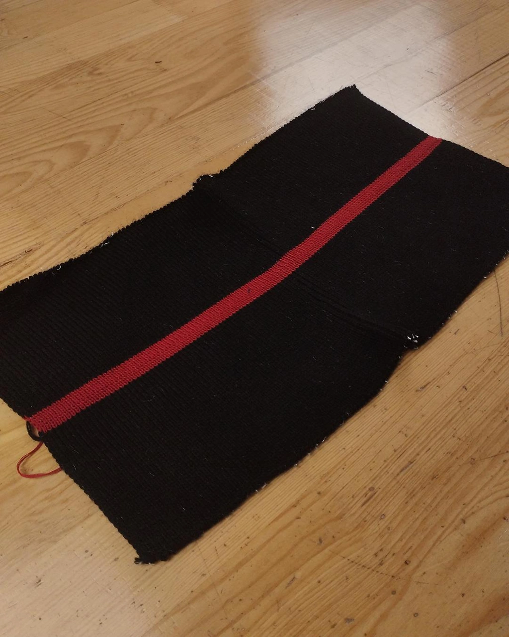 Yaka Ve Kol Ribanası Katlama Kısmı Kırmızı Şeritli 1 Adet 4 Parça Ribana En 43 Cm X Boy 20 Cm -1714