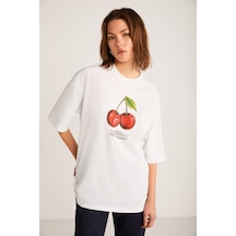 Grımelange Odalys Kadın %100 Organik Pamuklu Oversize Fit Bol Kesim Kiraz Baskılı Bisiklet Yaka Beyaz T-shirt
