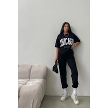 Chicago T-shirt Eşofman Altı Jogger - Siyah Baskı Alt Üst Eşofman Takımı Oversize Bisiklet Yaka Siyah Chicago T-shirt Eşofman Altı Jogger - Siyah Baskı Alt Üst Eşofman Takımı Oversize Bisiklet Yaka Siyah