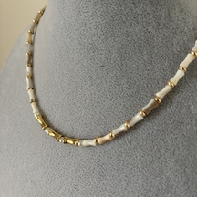 Rhea Modern Minimal Bamboo Form Beyaz Taş Detaylı Gold Kolye Altın - Beyaz