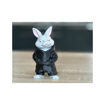 Kapüşonlu Tavşan Figürü 10cm