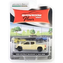 Greenlight Showroom Floor Series 5- 2023 Chevrolet Silverado Lt Trail Boss 1/64 Model Araba